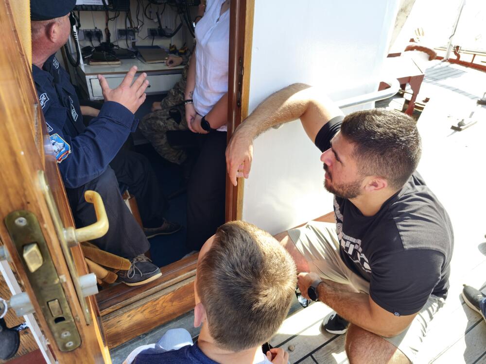 <p>Iako bez mogućnosti da razvije jedra, najvredniji brod Mornarice Vojske Crne Gore konačno ponovno zaplovio</p>