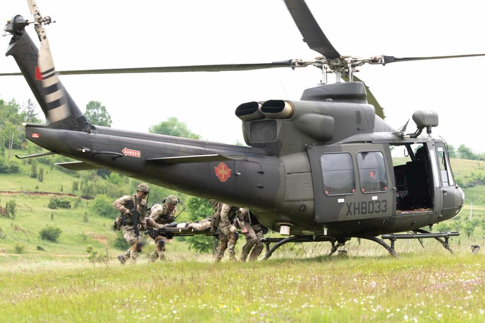 <p>On je naveo da crnogorski vojnici zajedno sa saveznicima stoje na prvoj liniji odbrane domovine, ali i zajedničkih vrijednosti i ideja</p>