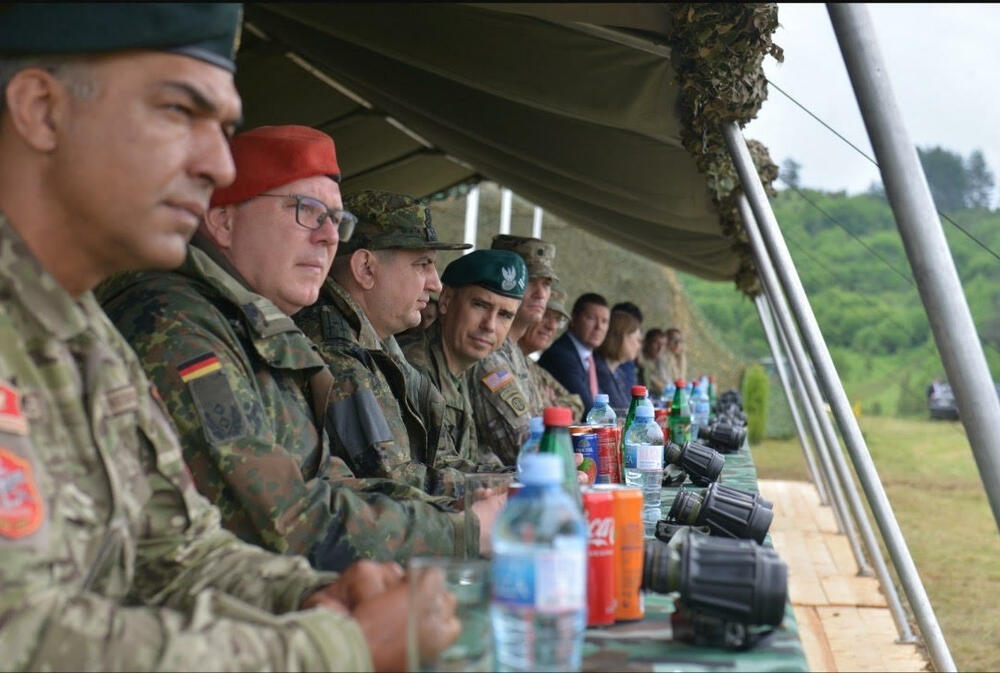 <p>On je naveo da crnogorski vojnici zajedno sa saveznicima stoje na prvoj liniji odbrane domovine, ali i zajedničkih vrijednosti i ideja</p>
