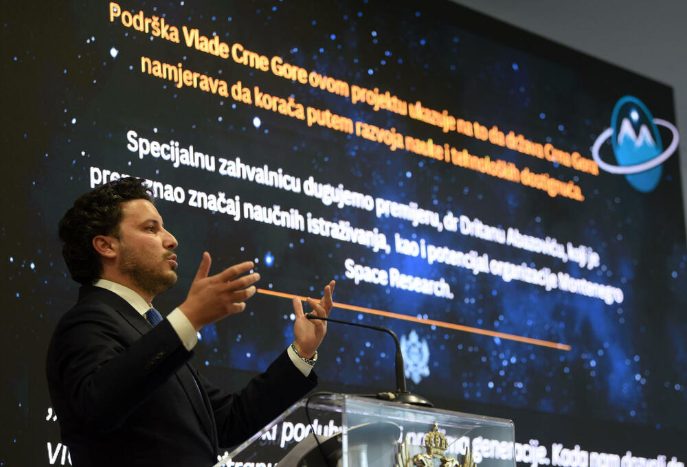 Luča satelit predstavljanje