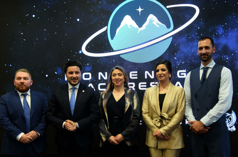 <p>Predstavnici organizacije "Montenegro Space Research" Filip Jovićević, Nina Drakulić i Nikola Perović govorili o projektu prvog crnogorskog satelita</p>