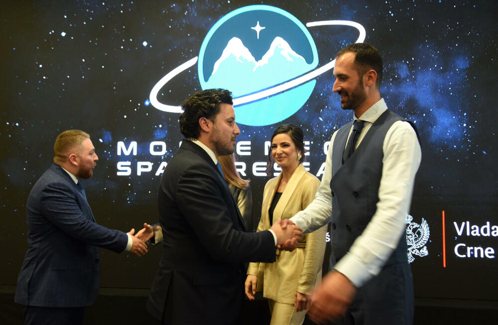 <p>Predstavnici organizacije "Montenegro Space Research" Filip Jovićević, Nina Drakulić i Nikola Perović govorili o projektu prvog crnogorskog satelita</p>