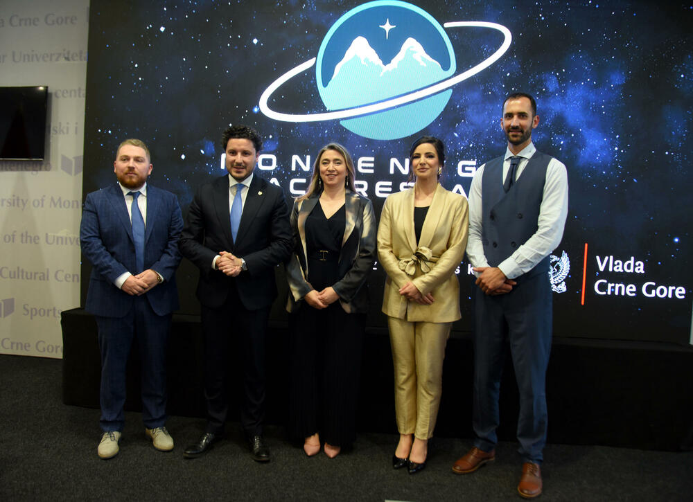 <p>Predstavnici organizacije "Montenegro Space Research" Filip Jovićević, Nina Drakulić i Nikola Perović govorili o projektu prvog crnogorskog satelita</p>