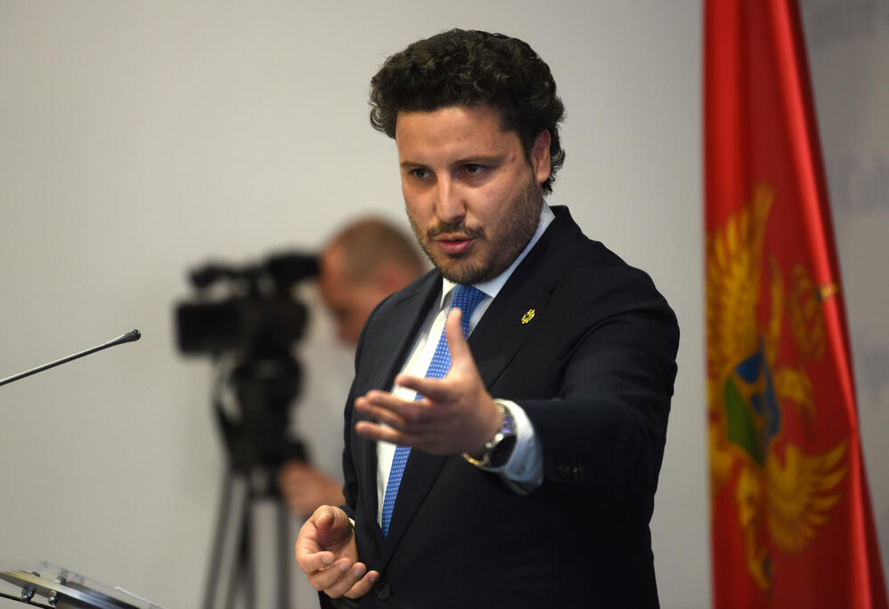 <p>Predstavnici organizacije "Montenegro Space Research" Filip Jovićević, Nina Drakulić i Nikola Perović govorili o projektu prvog crnogorskog satelita</p>