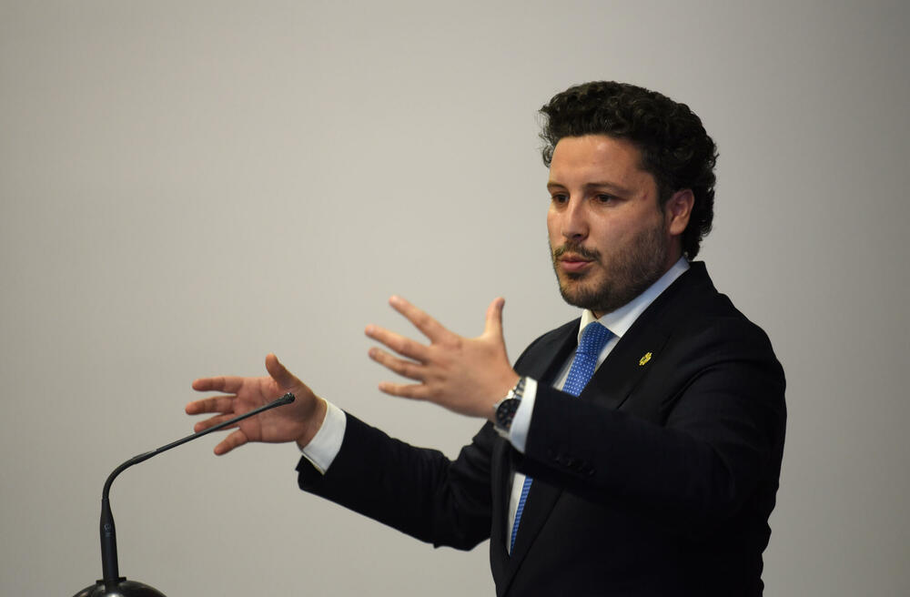 <p>Predstavnici organizacije "Montenegro Space Research" Filip Jovićević, Nina Drakulić i Nikola Perović govorili o projektu prvog crnogorskog satelita</p>