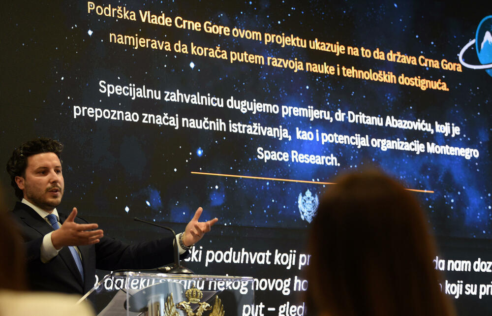 <p>Predstavnici organizacije "Montenegro Space Research" Filip Jovićević, Nina Drakulić i Nikola Perović govorili o projektu prvog crnogorskog satelita</p>