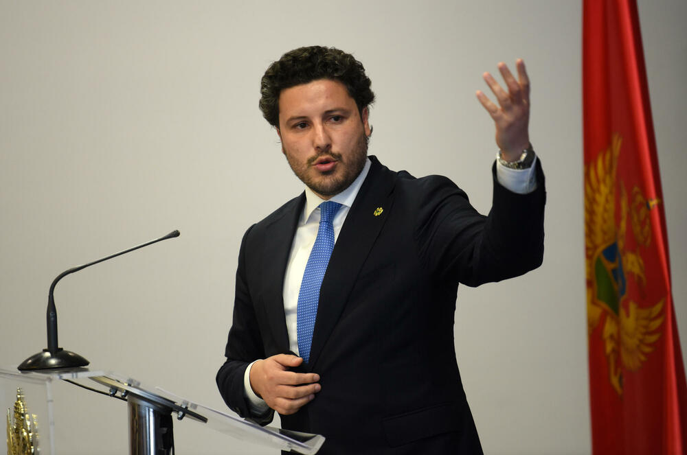 <p>Predstavnici organizacije "Montenegro Space Research" Filip Jovićević, Nina Drakulić i Nikola Perović govorili o projektu prvog crnogorskog satelita</p>