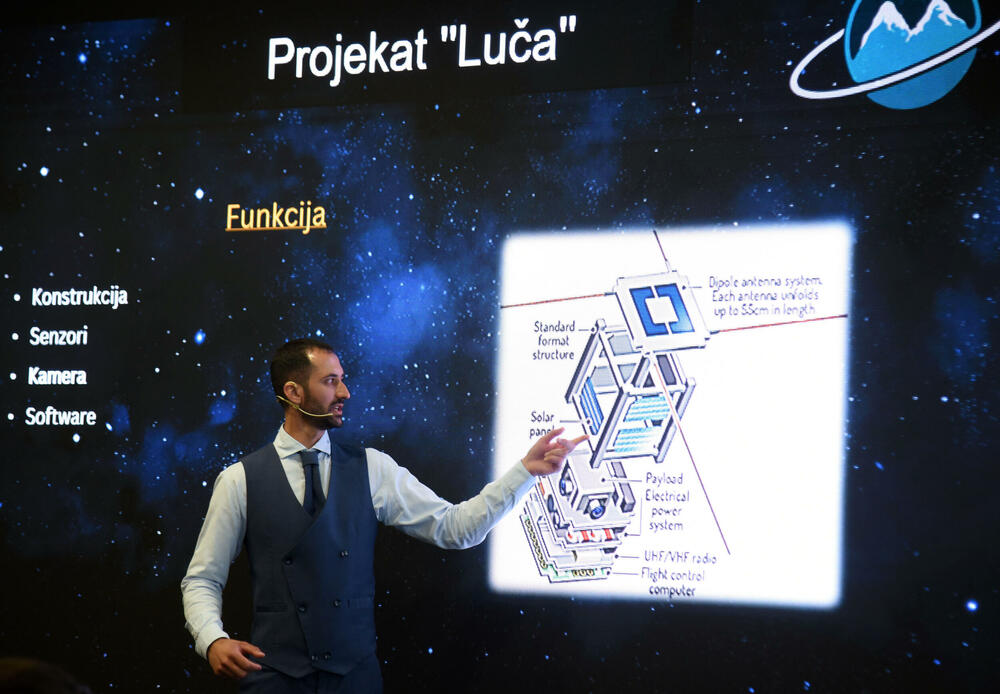 <p>Predstavnici organizacije "Montenegro Space Research" Filip Jovićević, Nina Drakulić i Nikola Perović govorili o projektu prvog crnogorskog satelita</p>