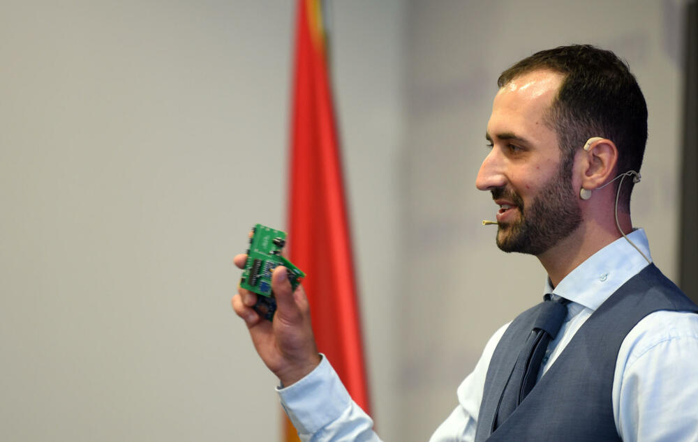 <p>Predstavnici organizacije "Montenegro Space Research" Filip Jovićević, Nina Drakulić i Nikola Perović govorili o projektu prvog crnogorskog satelita</p>