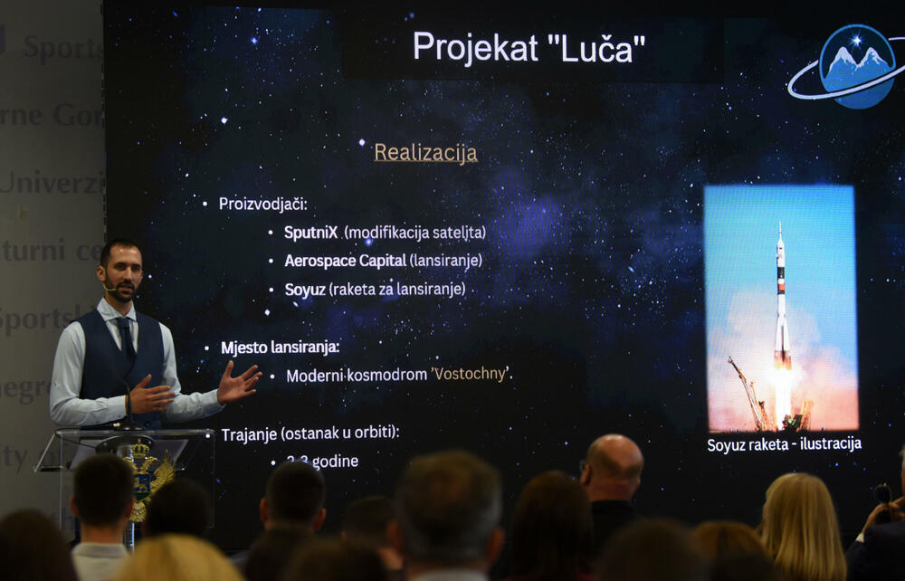 <p>Predstavnici organizacije "Montenegro Space Research" Filip Jovićević, Nina Drakulić i Nikola Perović govorili o projektu prvog crnogorskog satelita</p>