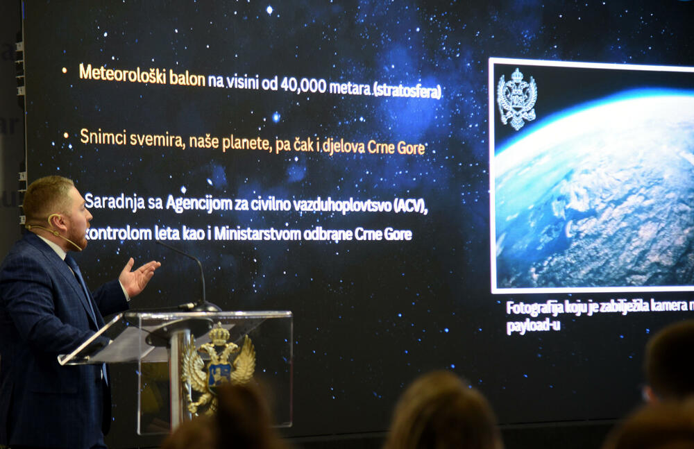 <p>Predstavnici organizacije "Montenegro Space Research" Filip Jovićević, Nina Drakulić i Nikola Perović govorili o projektu prvog crnogorskog satelita</p>