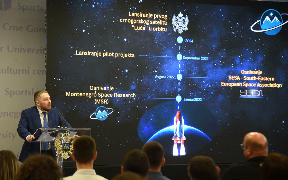 <p>Predstavnici organizacije "Montenegro Space Research" Filip Jovićević, Nina Drakulić i Nikola Perović govorili o projektu prvog crnogorskog satelita</p>