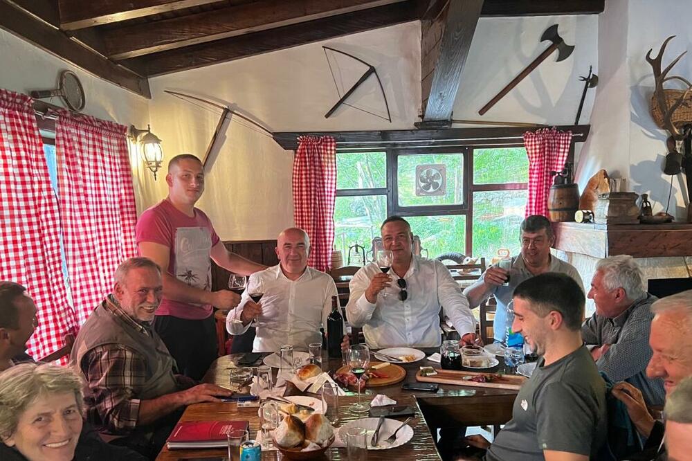 Joković tokom posjete Herceg Novom, Foto: SNP