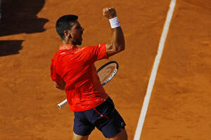 Đoković rizikovao i svađao se s publikom, uporni Španac pao u tri...