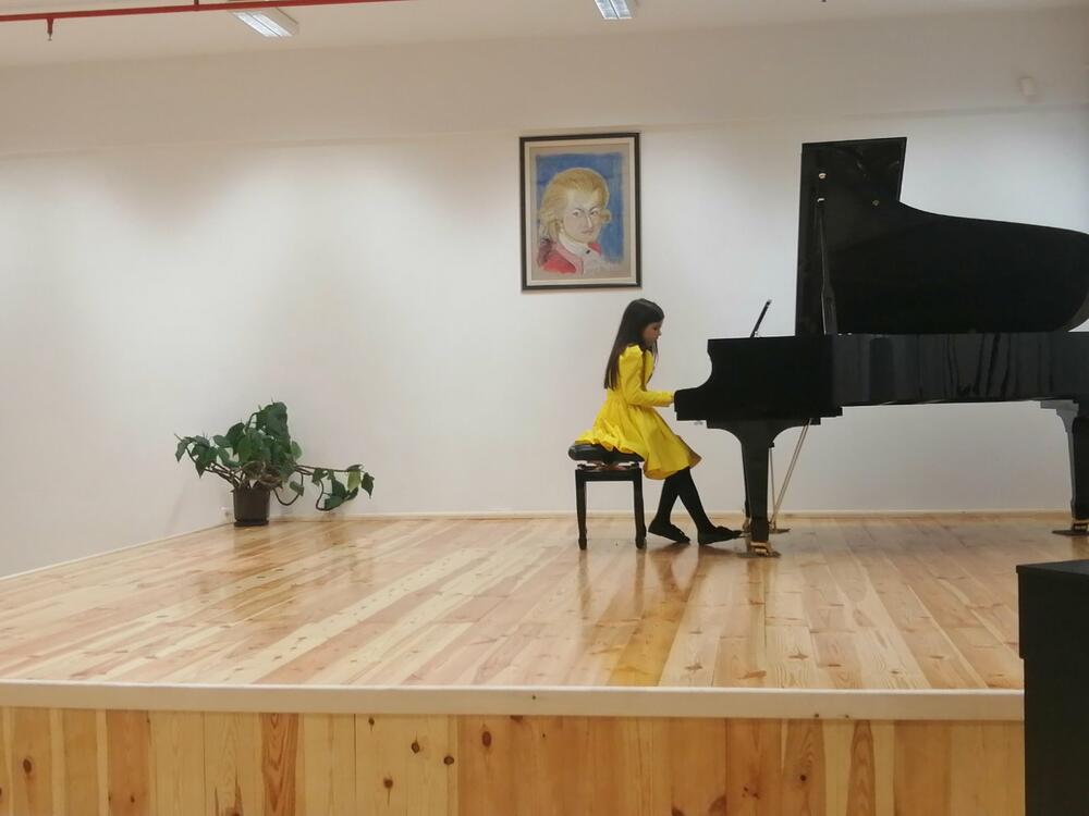 <p>Zvršni koncert bio je prilika i da se publici predstave i đaci koji su, ove školske godine, na takmičenjima u zemlji i regionu zaslužili nagrade</p>