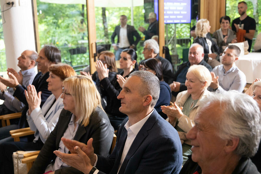 <p>Nosilac liste "Zajedno" kazao da Crnom Gorom ne mogu upravljati oni koji ne poštuju državne simbole</p>