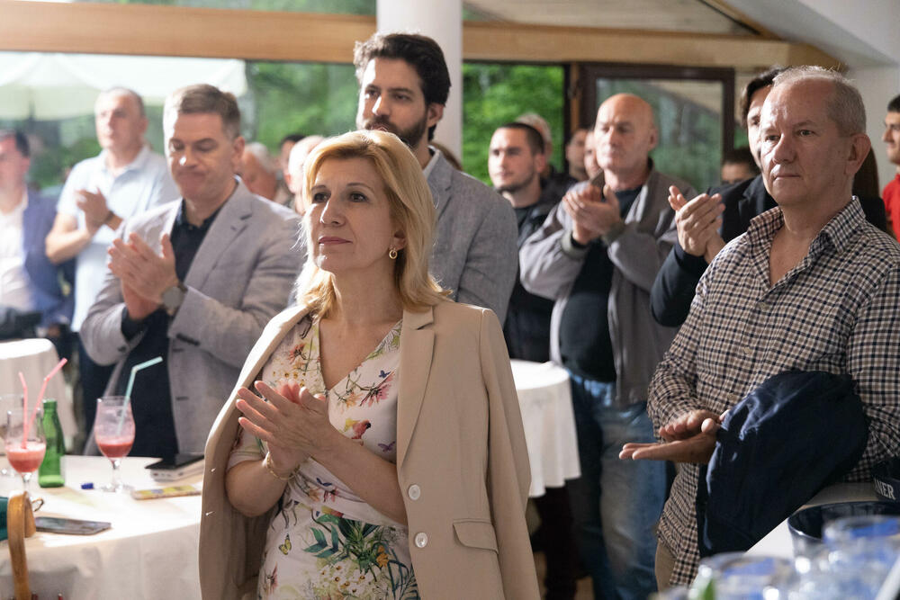 <p>Nosilac liste "Zajedno" kazao da Crnom Gorom ne mogu upravljati oni koji ne poštuju državne simbole</p>