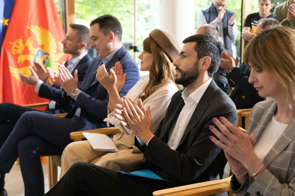 <p>Nosilac liste "Zajedno" kazao da Crnom Gorom ne mogu upravljati oni koji ne poštuju državne simbole</p>