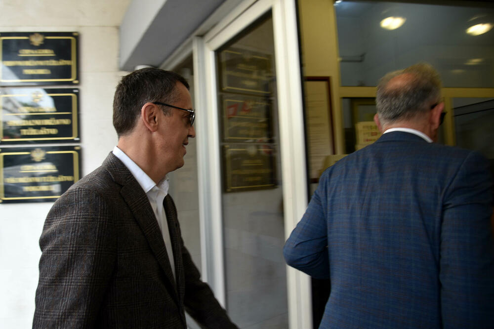 Bošković ulazi u zgradu SDT, Foto: Boris Pejović