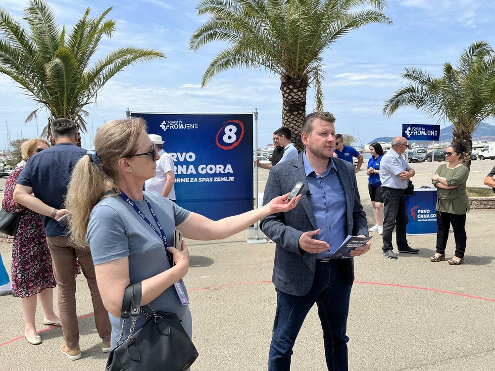 <p>Aleksandar Lekić, kandidat za poslanika na listi "PZP – Prvo Crna Gora" iz Bara "ukazao je na lokalne probleme i kontinuitet neodgovorne lokalne vlasti DPS-a opterećene korupcionaškim aferama u prošlosti, što je teret za ovaj razvojno vrlo perspektivan grad"</p>