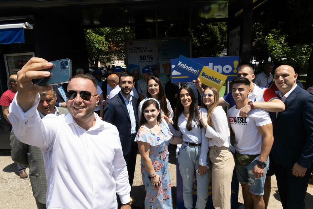 <p>"Pred nama je najjednostavniji zadatak. Izađimo na izbore 11. juna i olovkom zaokružimo broj ispred onih za koje znamo da nas neće izdati i prodati", rekao je Živković</p>