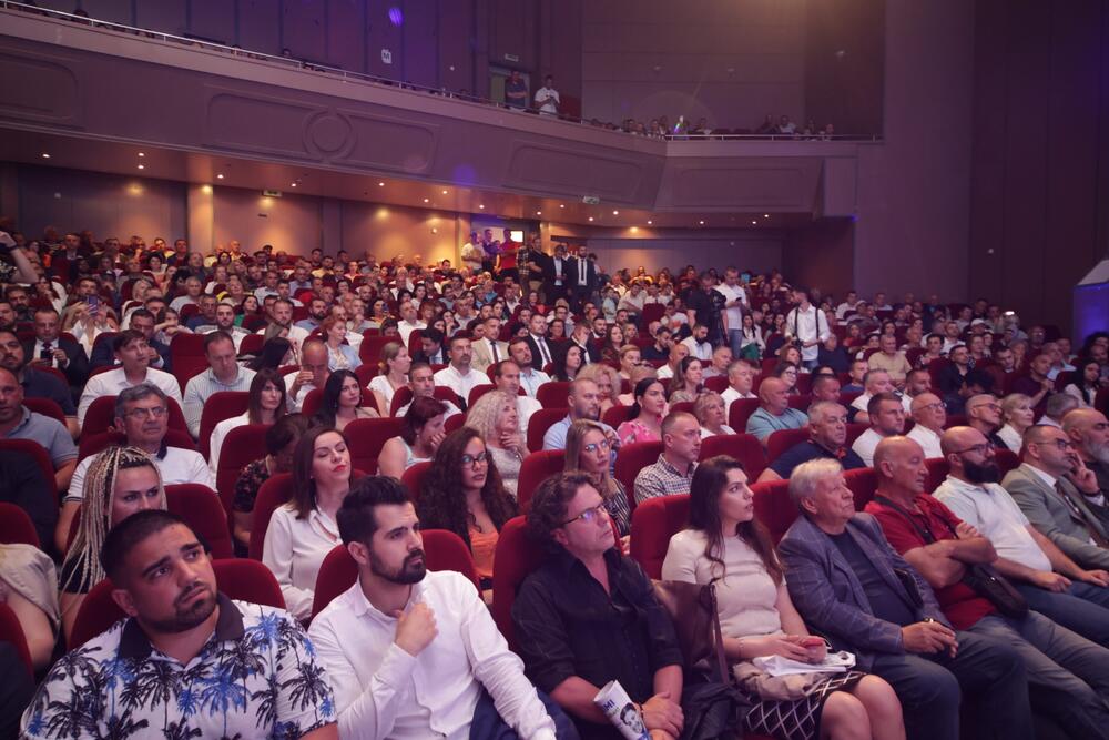 Aleksa i Dritan - Hrabro se broji