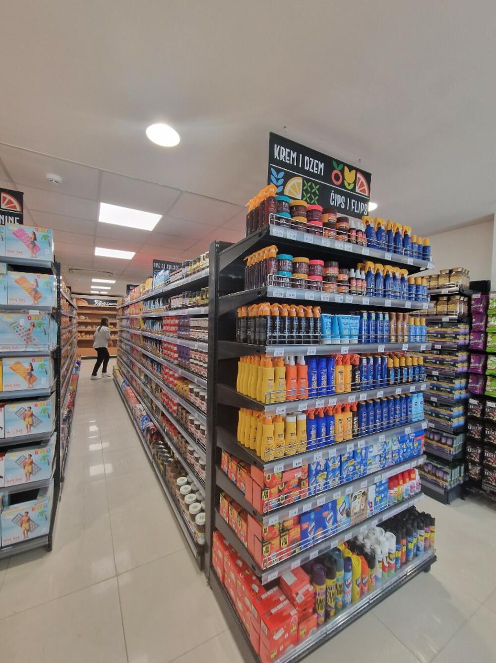 <p>Trgovinski lanac HDL otvorio je na samoj obali u Rafailovićima novi moderni format marketa - HDL Mini.</p>