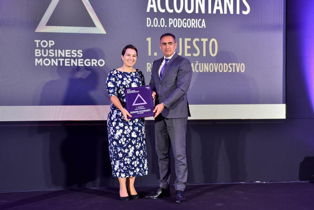 <p>Svaki početak je velik i važan, a da bi i rezultat bio takav, onda on mora biti zelen, poručeno je sa svečanosti na kojoj su dodijeljena priznanja najuspješnijim crnogorskim preduzećima rangiranim u 2022. godini u okviru inicijative TOP BUSINESS MONTENEGRO 2023 (TBM). Na svečanosti je podgoričkom Institutu za bolesti djece uručena donacija TBM inicijative i Crnogoske komercijalne banke (CKB), vrijedna šest hiljada eura.</p>