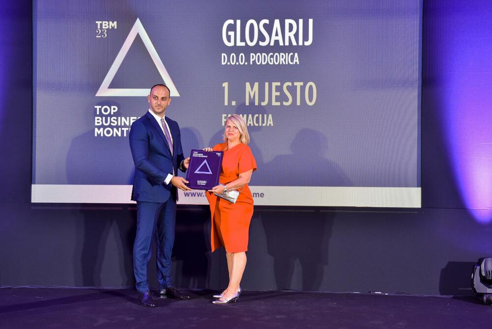 <p>Svaki početak je velik i važan, a da bi i rezultat bio takav, onda on mora biti zelen, poručeno je sa svečanosti na kojoj su dodijeljena priznanja najuspješnijim crnogorskim preduzećima rangiranim u 2022. godini u okviru inicijative TOP BUSINESS MONTENEGRO 2023 (TBM). Na svečanosti je podgoričkom Institutu za bolesti djece uručena donacija TBM inicijative i Crnogoske komercijalne banke (CKB), vrijedna šest hiljada eura.</p>