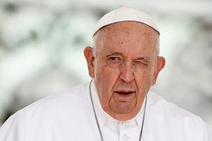 Papa mora na operaciju, ostaće u bolnici nekoliko dana