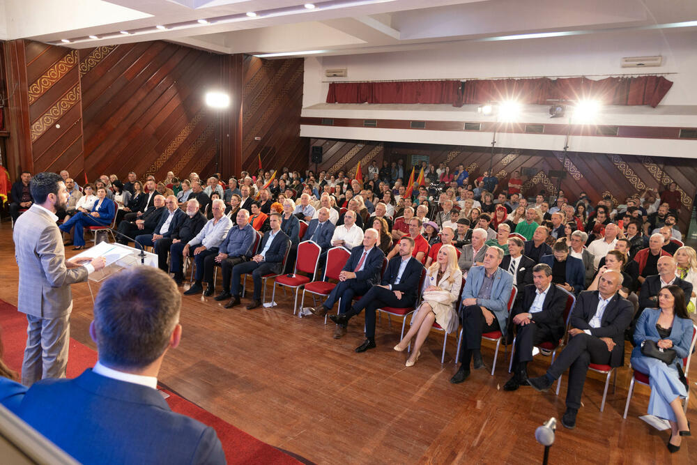 <p>“Uvjeren sam da su teška vremena za nama i da smo uspjeli u ove tri godine da sačuvamo temeljne crnogorske vrijednosti”, naveo je nosilac liste "Zajedno"</p>