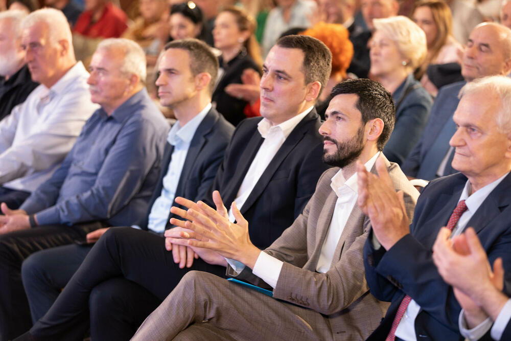 <p>“Uvjeren sam da su teška vremena za nama i da smo uspjeli u ove tri godine da sačuvamo temeljne crnogorske vrijednosti”, naveo je nosilac liste "Zajedno"</p>