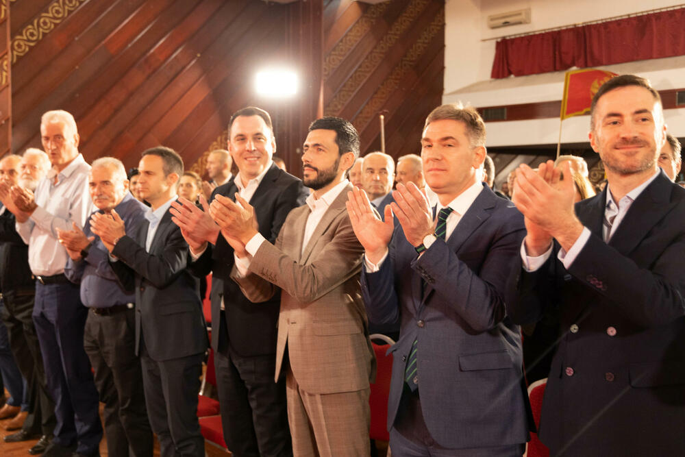 <p>“Uvjeren sam da su teška vremena za nama i da smo uspjeli u ove tri godine da sačuvamo temeljne crnogorske vrijednosti”, naveo je nosilac liste "Zajedno"</p>