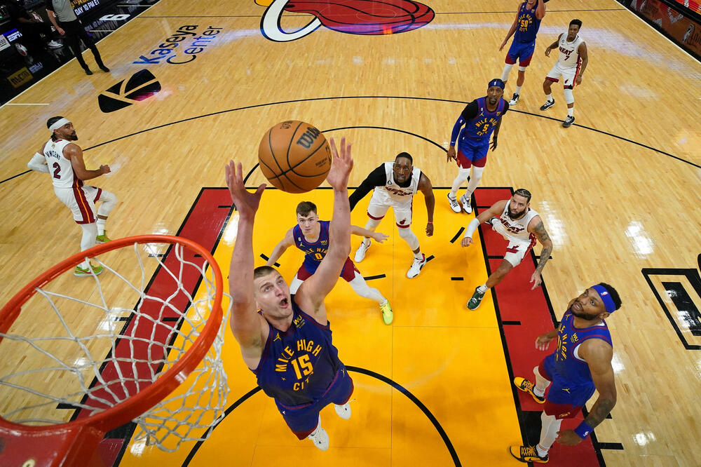 Jokić tokom trećeg meča NBA finala, Foto: Reuters