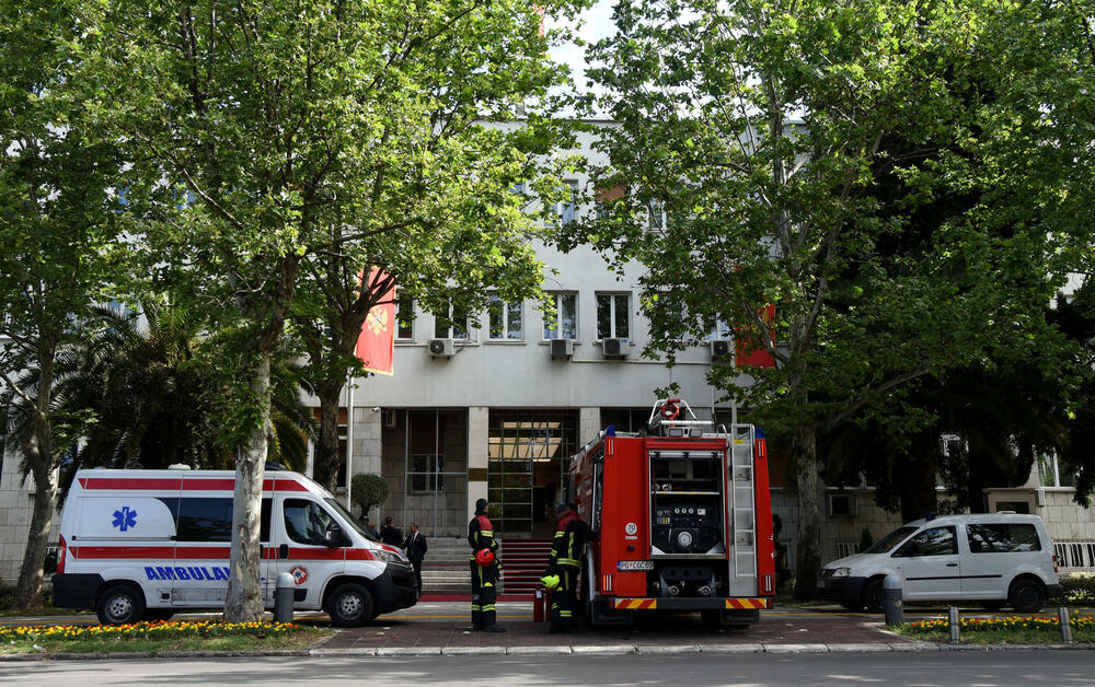 <p>Otkazan je današnji eksterni ispit iz matematike za polumaturante, a bio je planiran za podne</p>