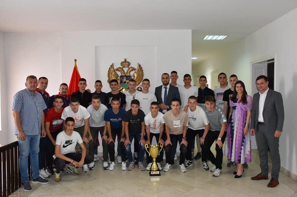 Sa peharom u Opštinu: Tokom prijema - Foto: Opština Danilovgrad, Foto: Opština Danilovgrad