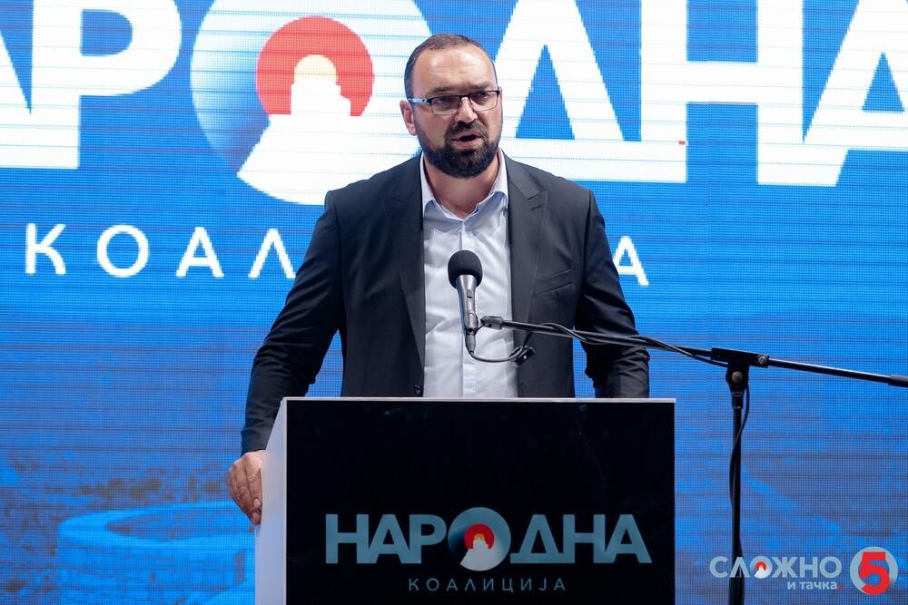 <p>"Nemamo sivu eminenciju koja stoji iza nas da posle očekuju od nas da ispunjavamo nekakve usluge ili da vraćamo određene usluge", rekao je Vukšić</p>