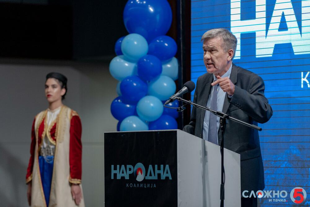 <p>"Nemamo sivu eminenciju koja stoji iza nas da posle očekuju od nas da ispunjavamo nekakve usluge ili da vraćamo određene usluge", rekao je Vukšić</p>