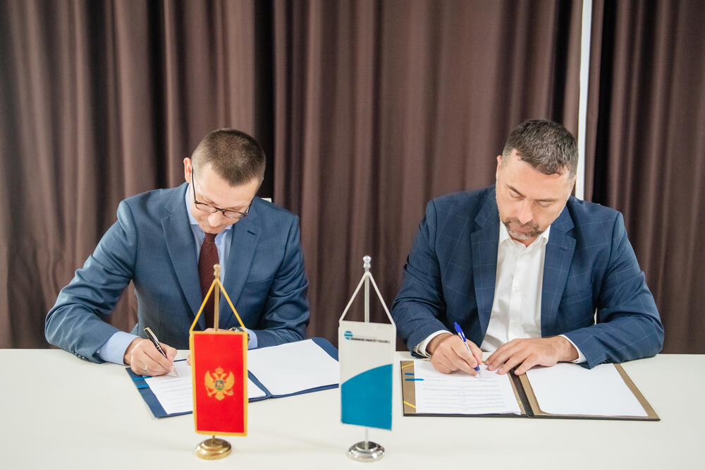 Sa potpisivanja ugovora o donaciji, Foto: Mediabiro