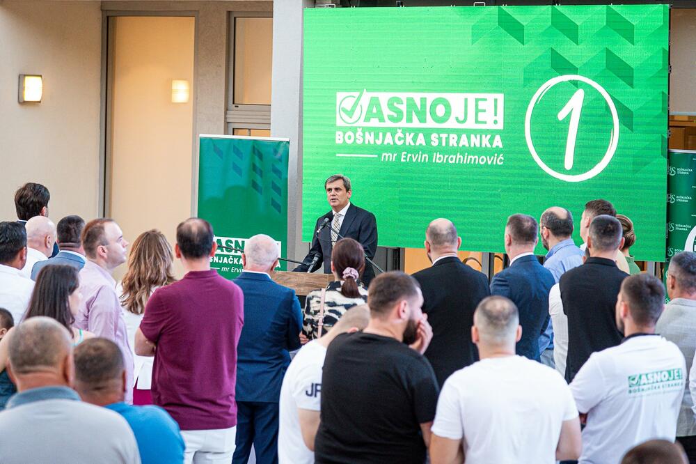 Ibrahimović na promotivnom skupu u Baru, Foto: Bošnjačka stranka