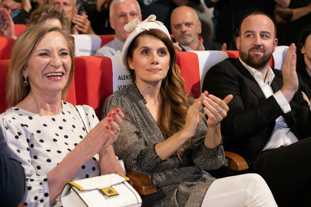 <p>"Savremeni imperijalisti nisu računali na prkosni osmijeh Ljuba Čupića onda kada su mislili da će sa domaćim izvođačima uspjeti da se u najkraćem roku razračunaju sa Crnom Gorom", rekao je nosilac liste "Zajedno"</p>