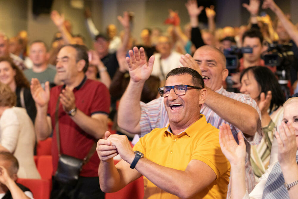 <p>"Savremeni imperijalisti nisu računali na prkosni osmijeh Ljuba Čupića onda kada su mislili da će sa domaćim izvođačima uspjeti da se u najkraćem roku razračunaju sa Crnom Gorom", rekao je nosilac liste "Zajedno"</p>