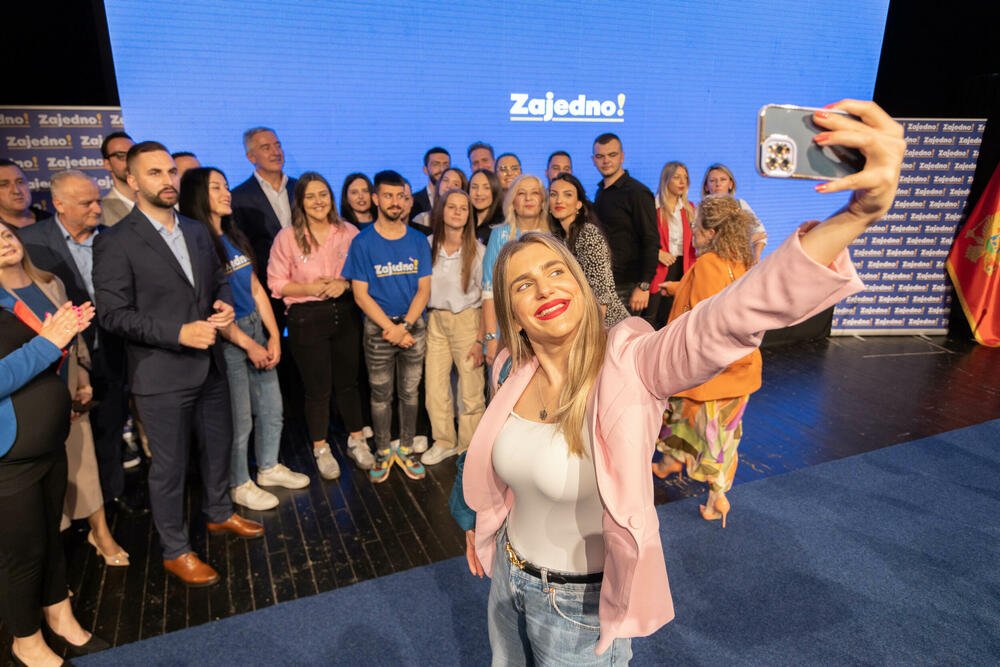 <p>"Savremeni imperijalisti nisu računali na prkosni osmijeh Ljuba Čupića onda kada su mislili da će sa domaćim izvođačima uspjeti da se u najkraćem roku razračunaju sa Crnom Gorom", rekao je nosilac liste "Zajedno"</p>