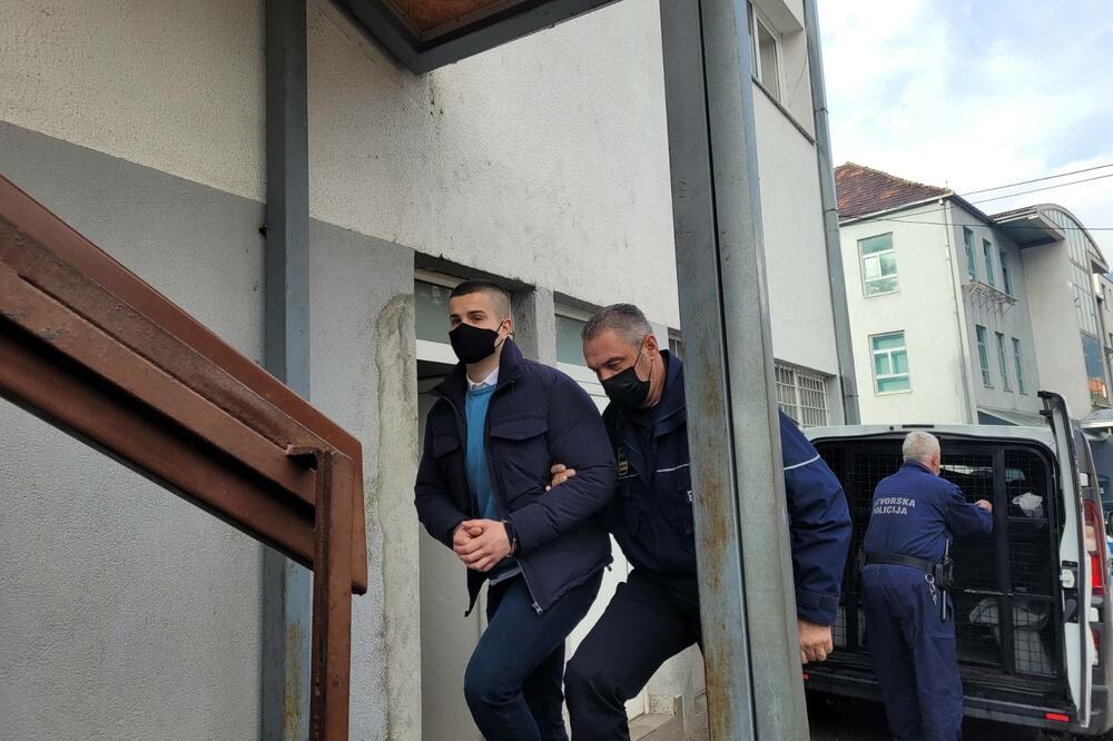 Kadića sprovode na suđenje (arhiva), Foto: Jadranka Ćetković