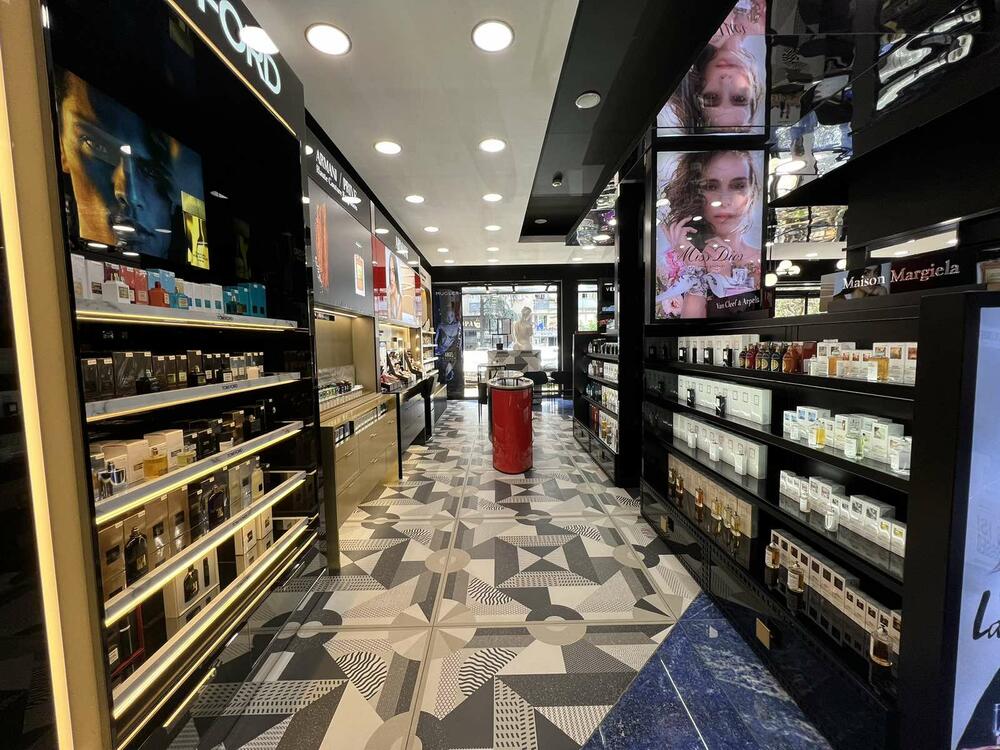 <p>U Bar-Kod Shop parfimeriji u Ul. Ivana Vujoševića u Podgorici otkrićete potpuno novi svijet mirisa, jer Vam sa ponosom predstavljamo ekskluzivne niche brendove!</p>
