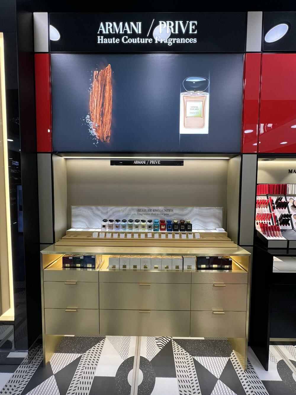 <p>U Bar-Kod Shop parfimeriji u Ul. Ivana Vujoševića u Podgorici otkrićete potpuno novi svijet mirisa, jer Vam sa ponosom predstavljamo ekskluzivne niche brendove!</p>