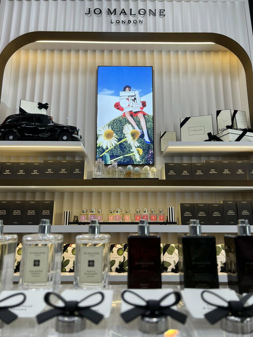 <p>U Bar-Kod Shop parfimeriji u Ul. Ivana Vujoševića u Podgorici otkrićete potpuno novi svijet mirisa, jer Vam sa ponosom predstavljamo ekskluzivne niche brendove!</p>