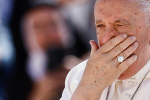 Vatikan: Papa Franja se u bolnici oporavlja od operacije