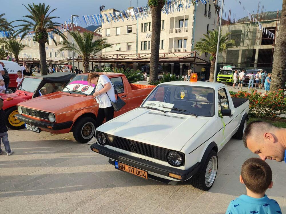 <p>Sa proizvodnih traka Volkswagena u Njemačkoj i širom svijeta popularni "kaffer" ili "buba", silazio je u kontinuitetu od 1945. do 2003. i napravljen je u više od 22 miliona primjeraka</p>