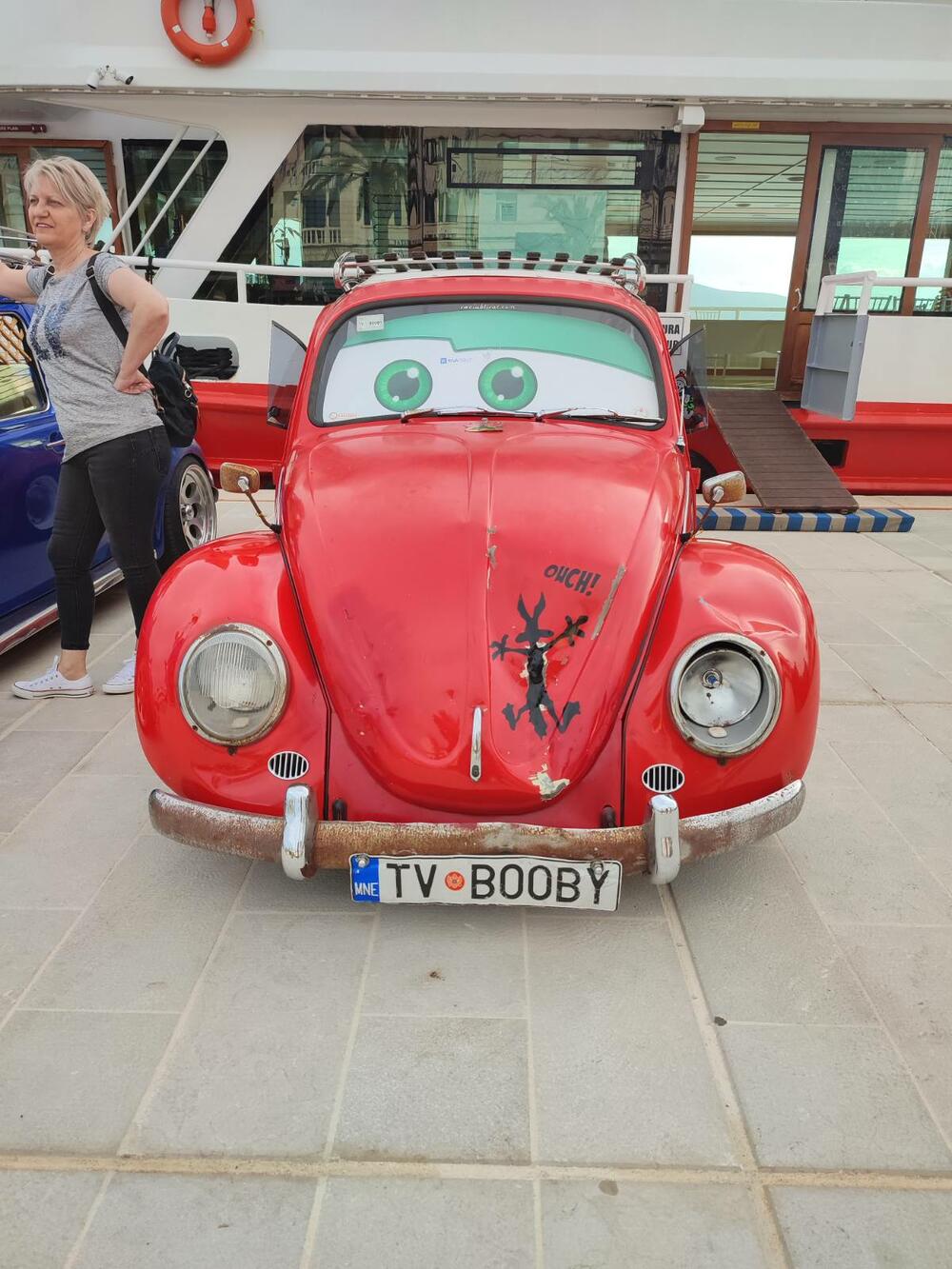 <p>Sa proizvodnih traka Volkswagena u Njemačkoj i širom svijeta popularni "kaffer" ili "buba", silazio je u kontinuitetu od 1945. do 2003. i napravljen je u više od 22 miliona primjeraka</p>